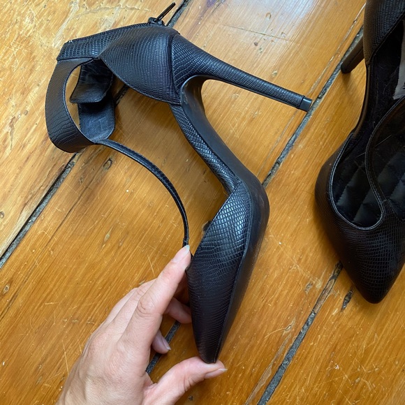 Steve Madden T-strap stiletto heels - Picture 1 of 5